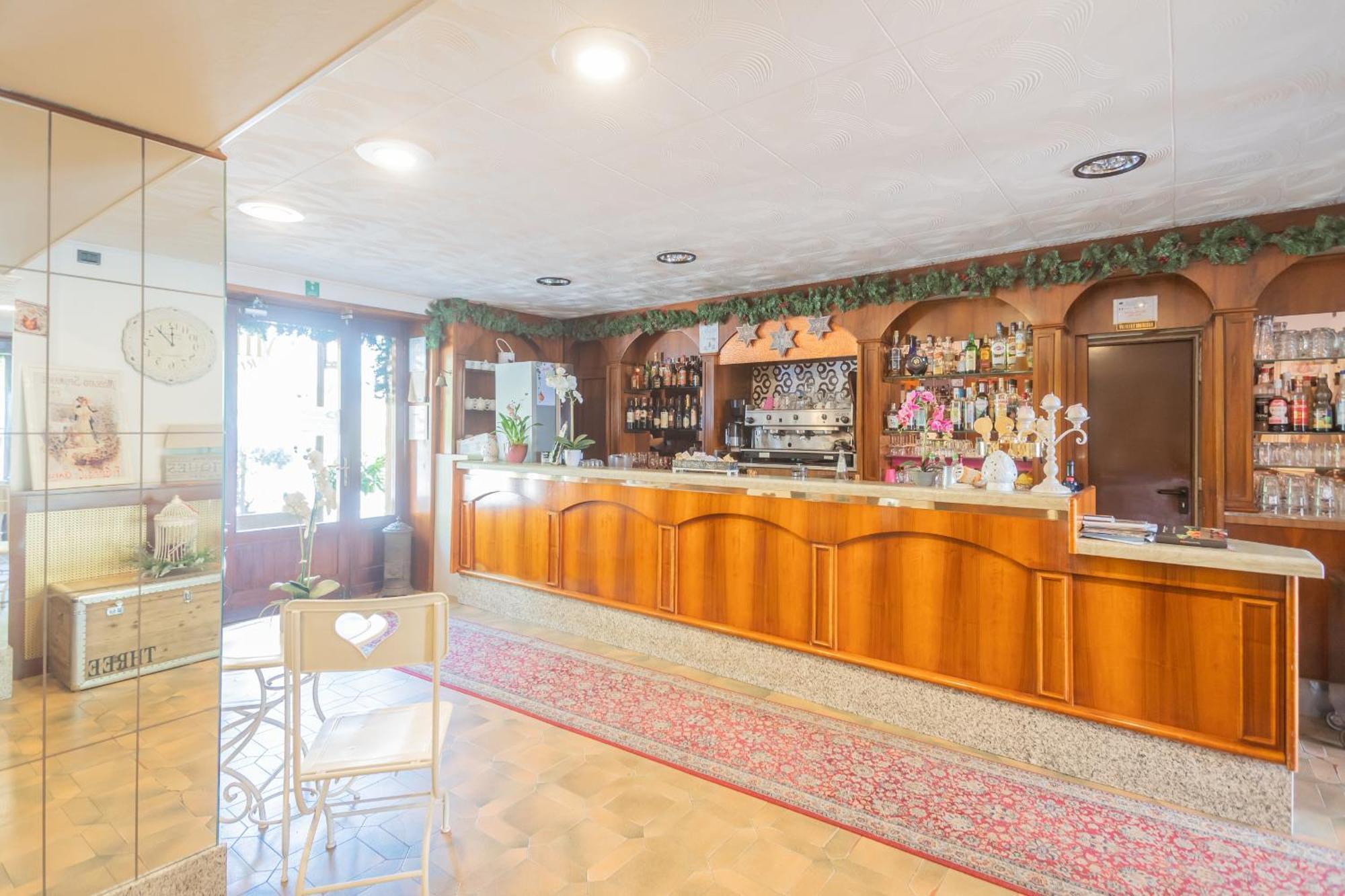 Mirabeau Hotel 3*